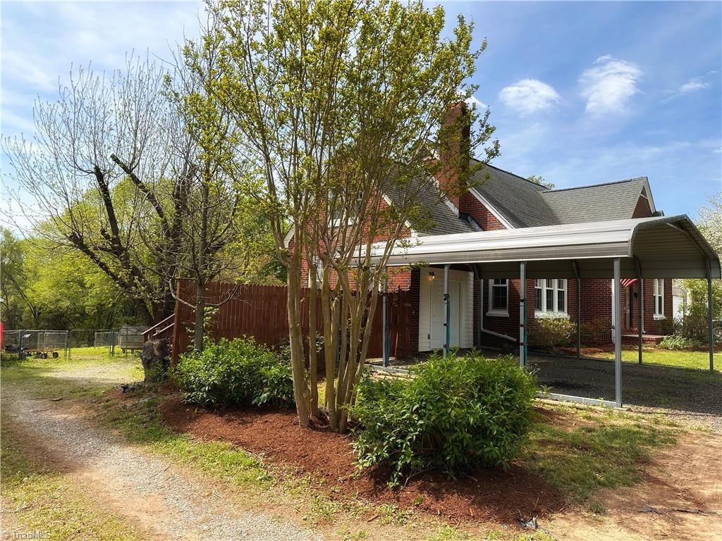 1322 E Meadow Road