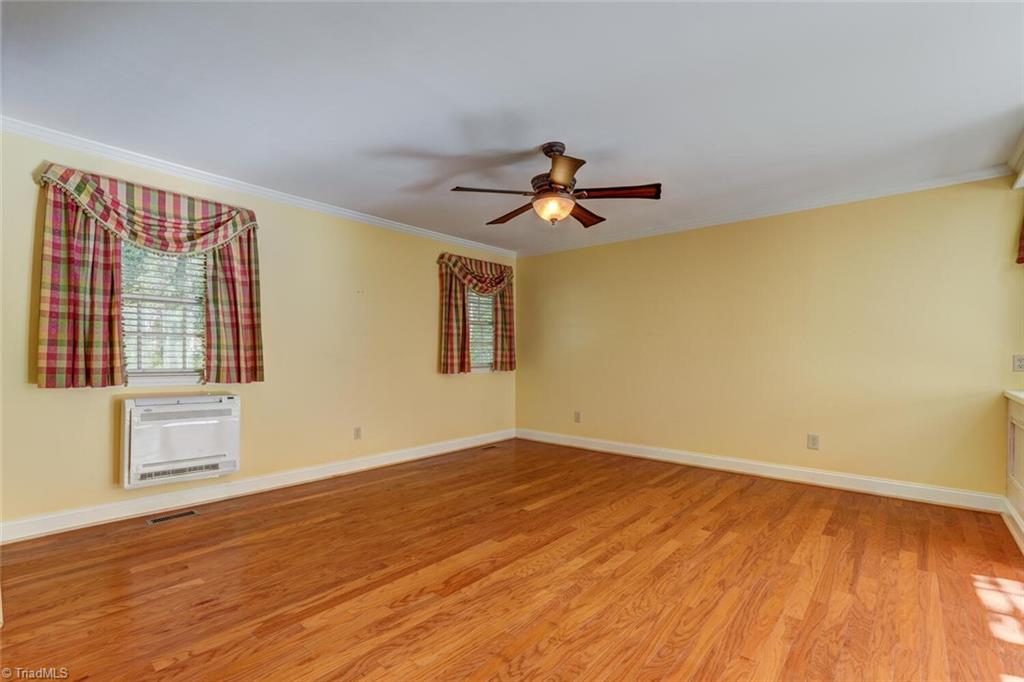 2112 Meadowbrook Terrace