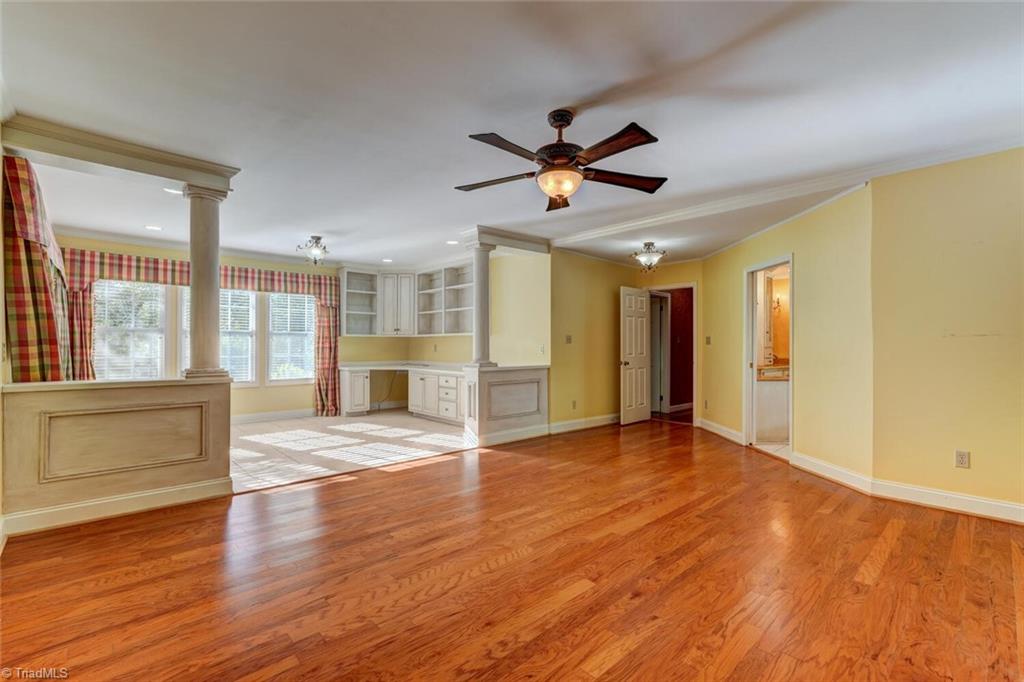 2112 Meadowbrook Terrace
