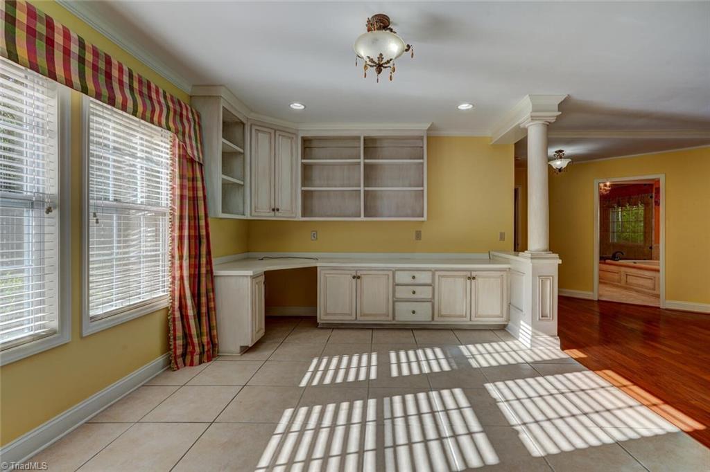 2112 Meadowbrook Terrace