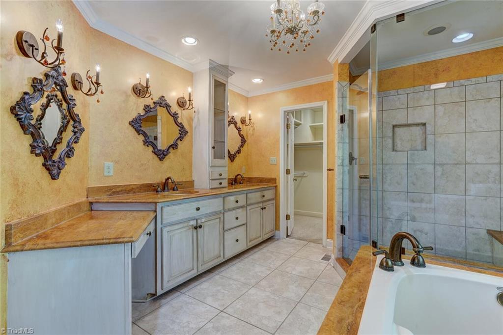 2112 Meadowbrook Terrace
