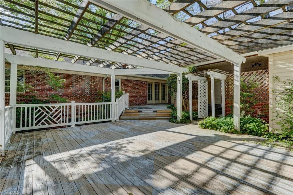 2112 Meadowbrook Terrace