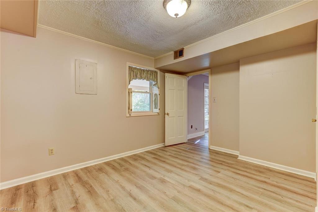 2112 Meadowbrook Terrace