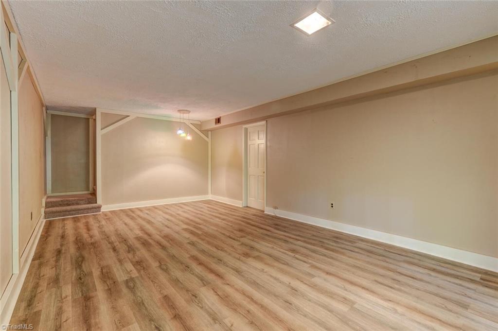 2112 Meadowbrook Terrace