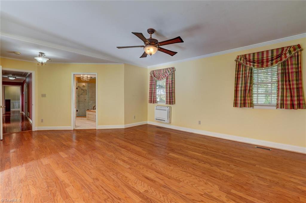 2112 Meadowbrook Terrace