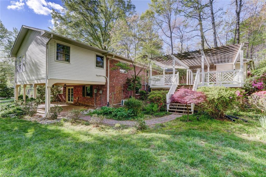 2112 Meadowbrook Terrace