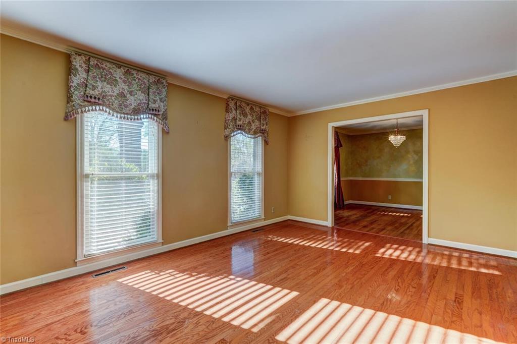 2112 Meadowbrook Terrace