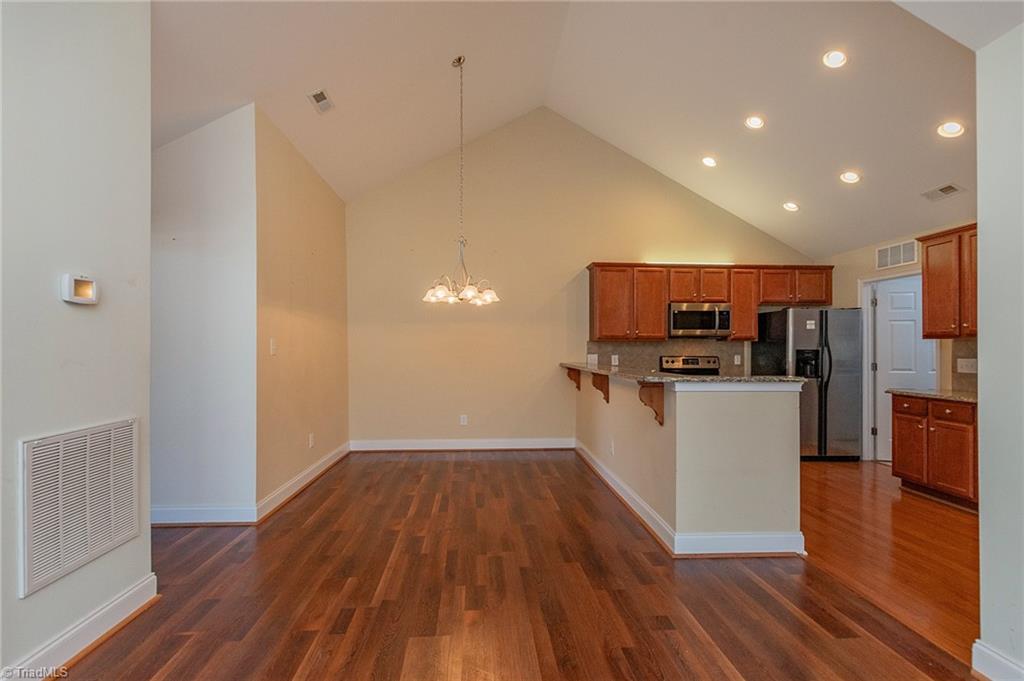 32 Pitlockry Place