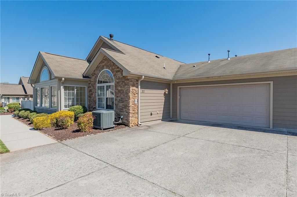 32 Pitlockry Place