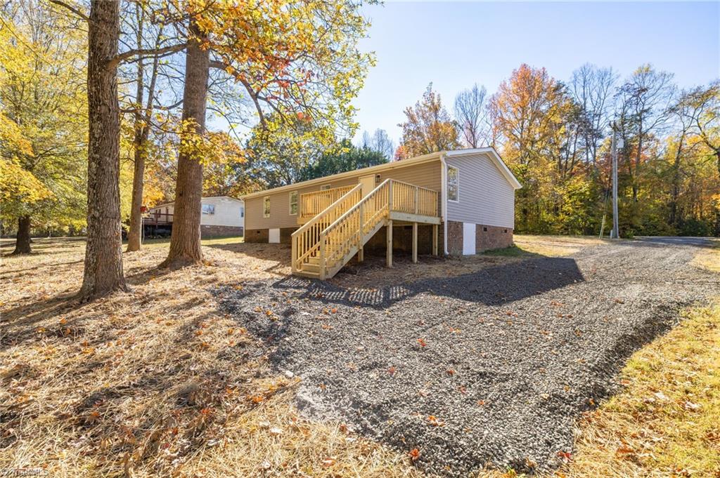 215 Mosley Loop