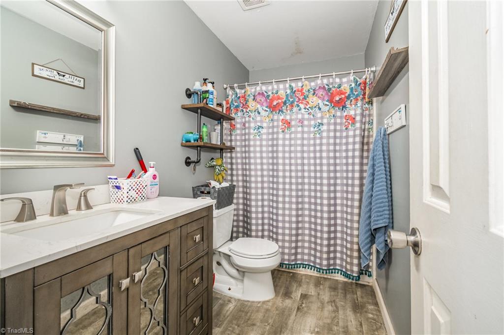 5607 Golden Needle Drive, McLeansville