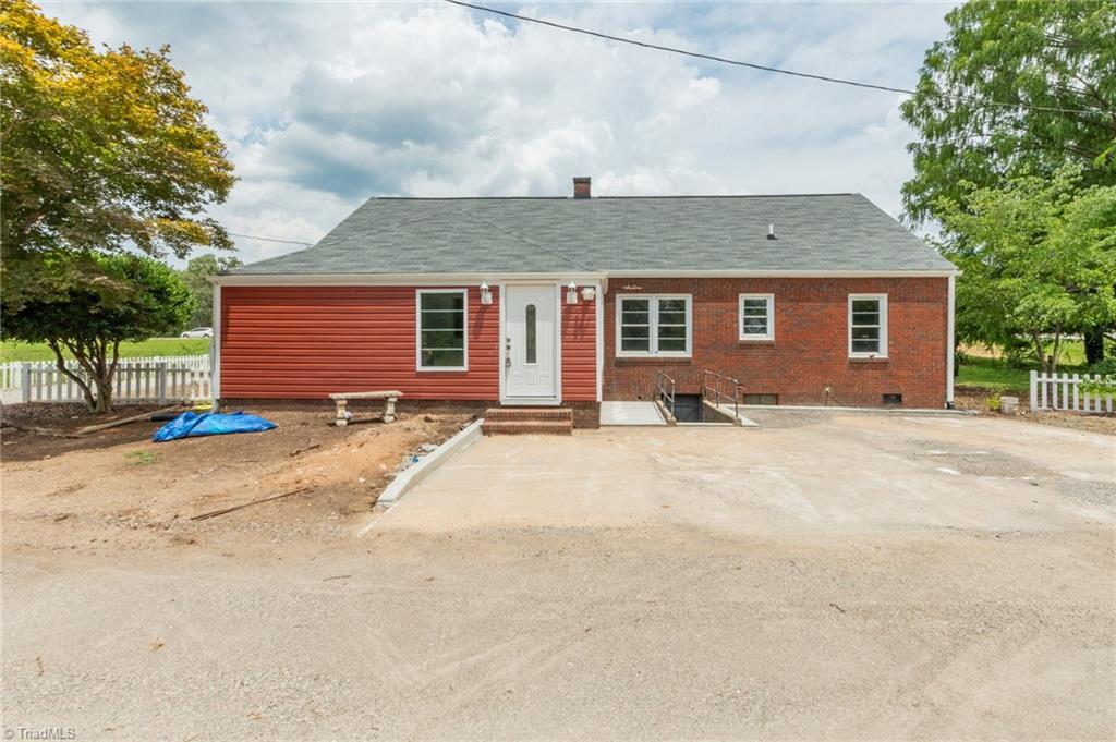 1716 US Highway 220