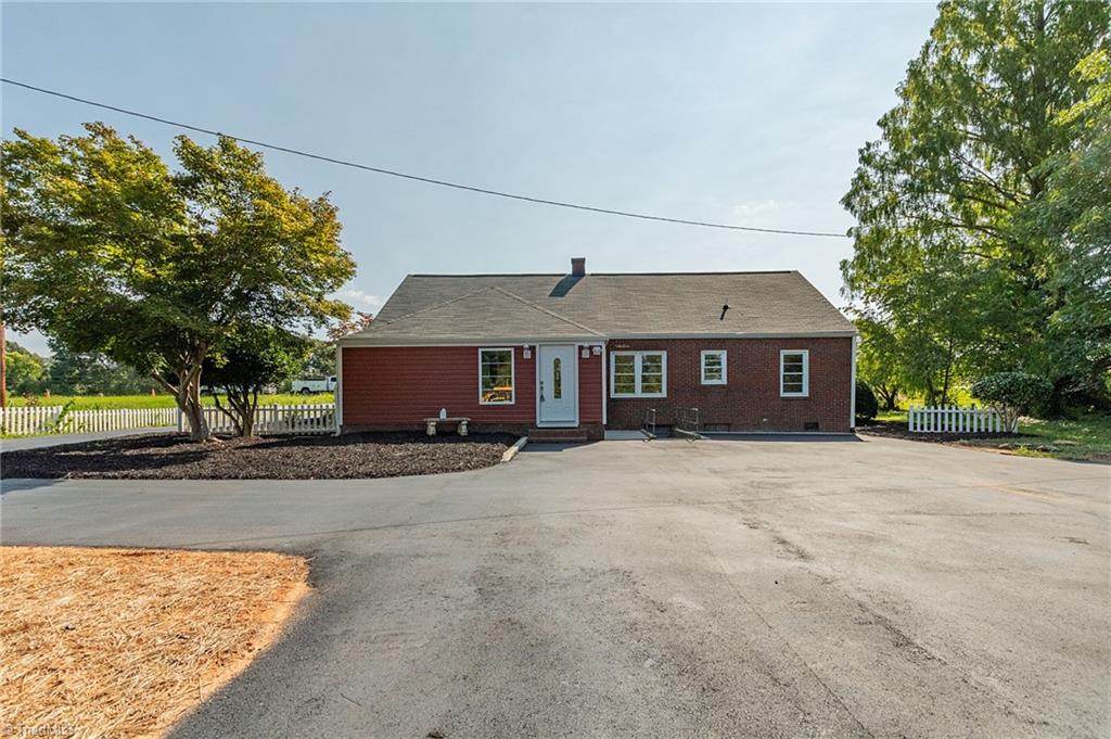 1716 US Highway 220