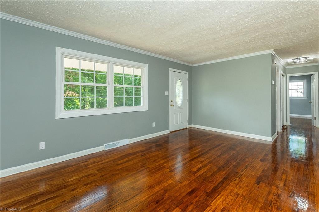 1207 Robin Road
