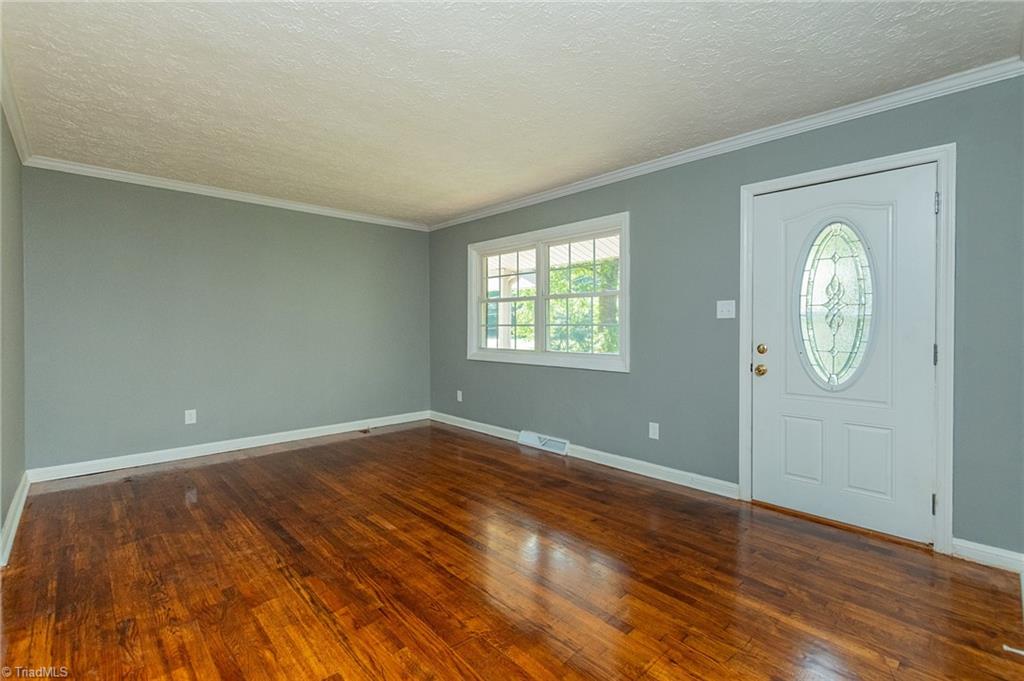 1207 Robin Road