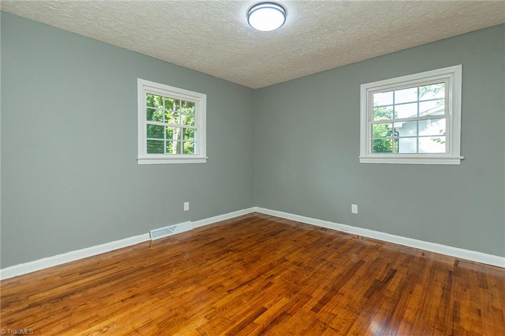 1207 Robin Road