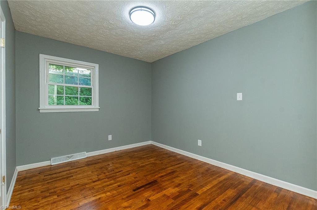 1207 Robin Road