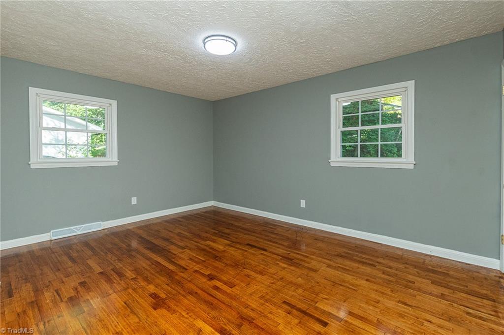 1207 Robin Road