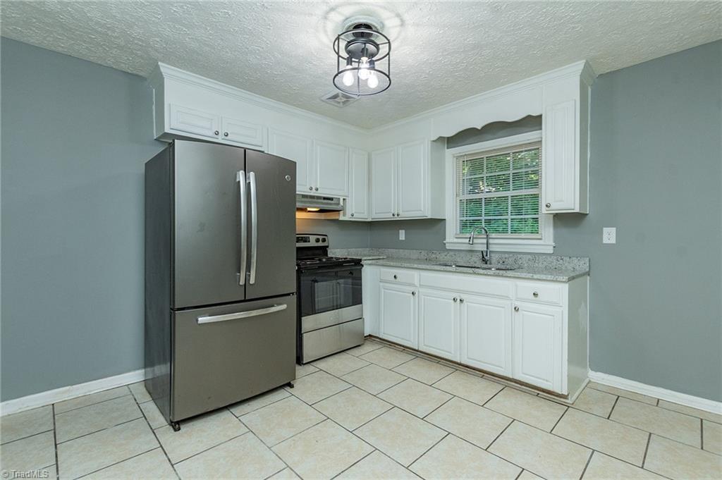 1207 Robin Road