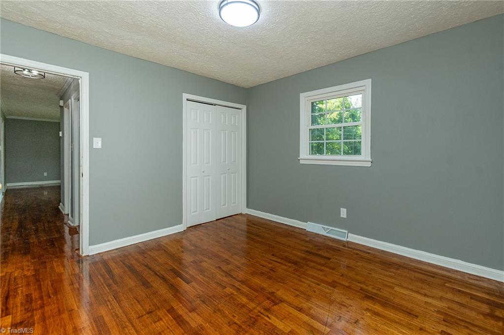 1207 Robin Road