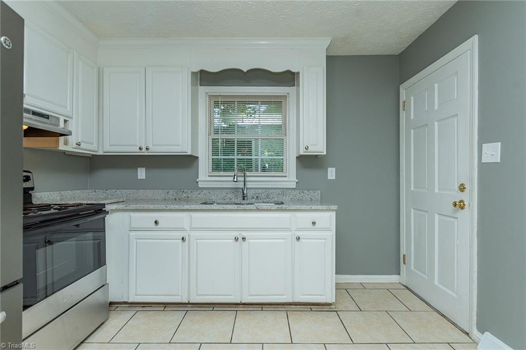 1207 Robin Road