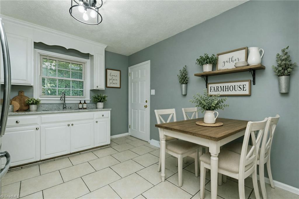 1207 Robin Road