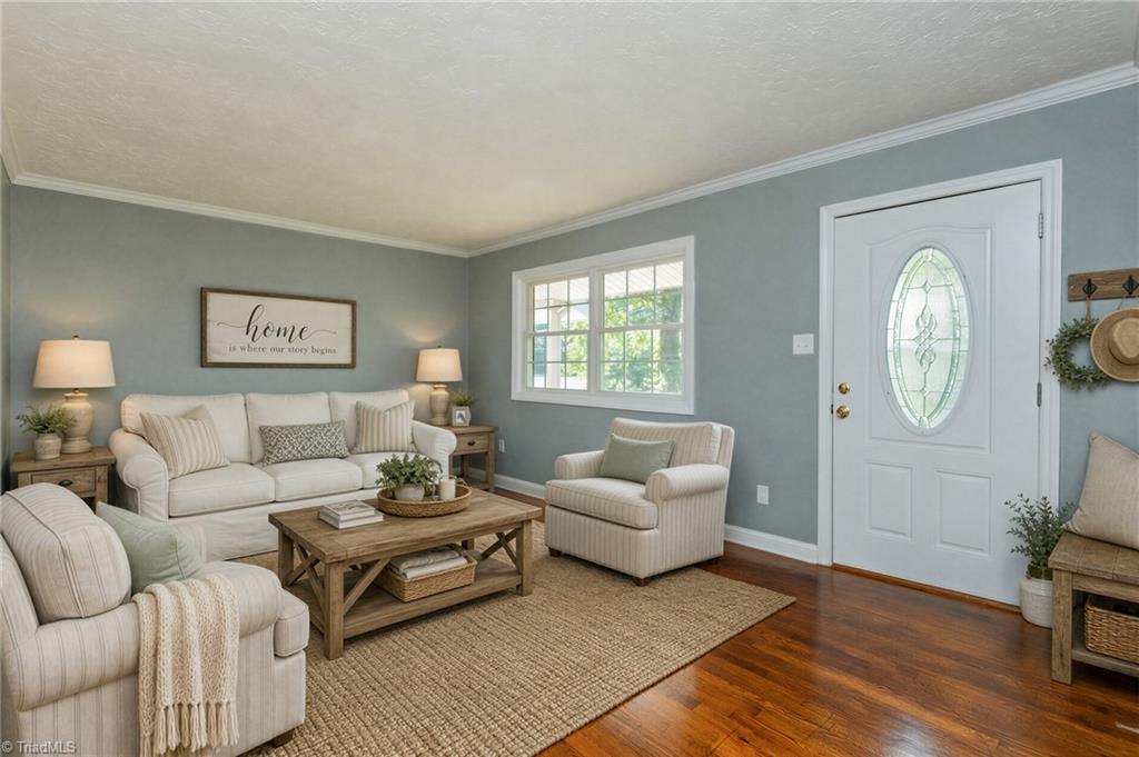 1207 Robin Road