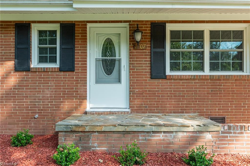 1207 Robin Road