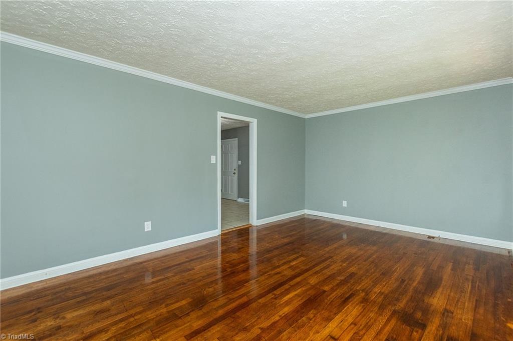 1207 Robin Road