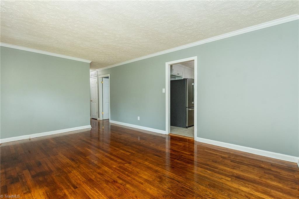 1207 Robin Road