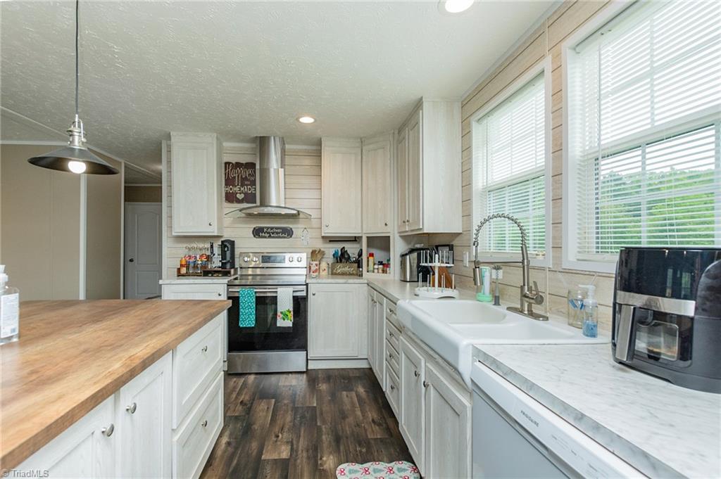 220 Bluejay Road