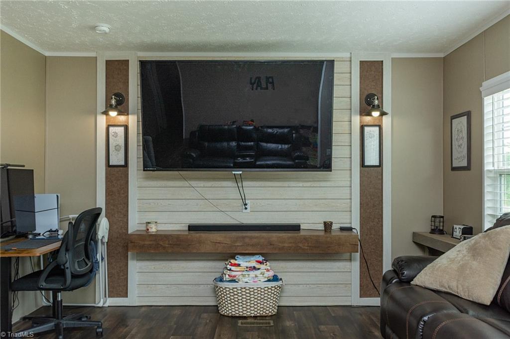 220 Bluejay Road