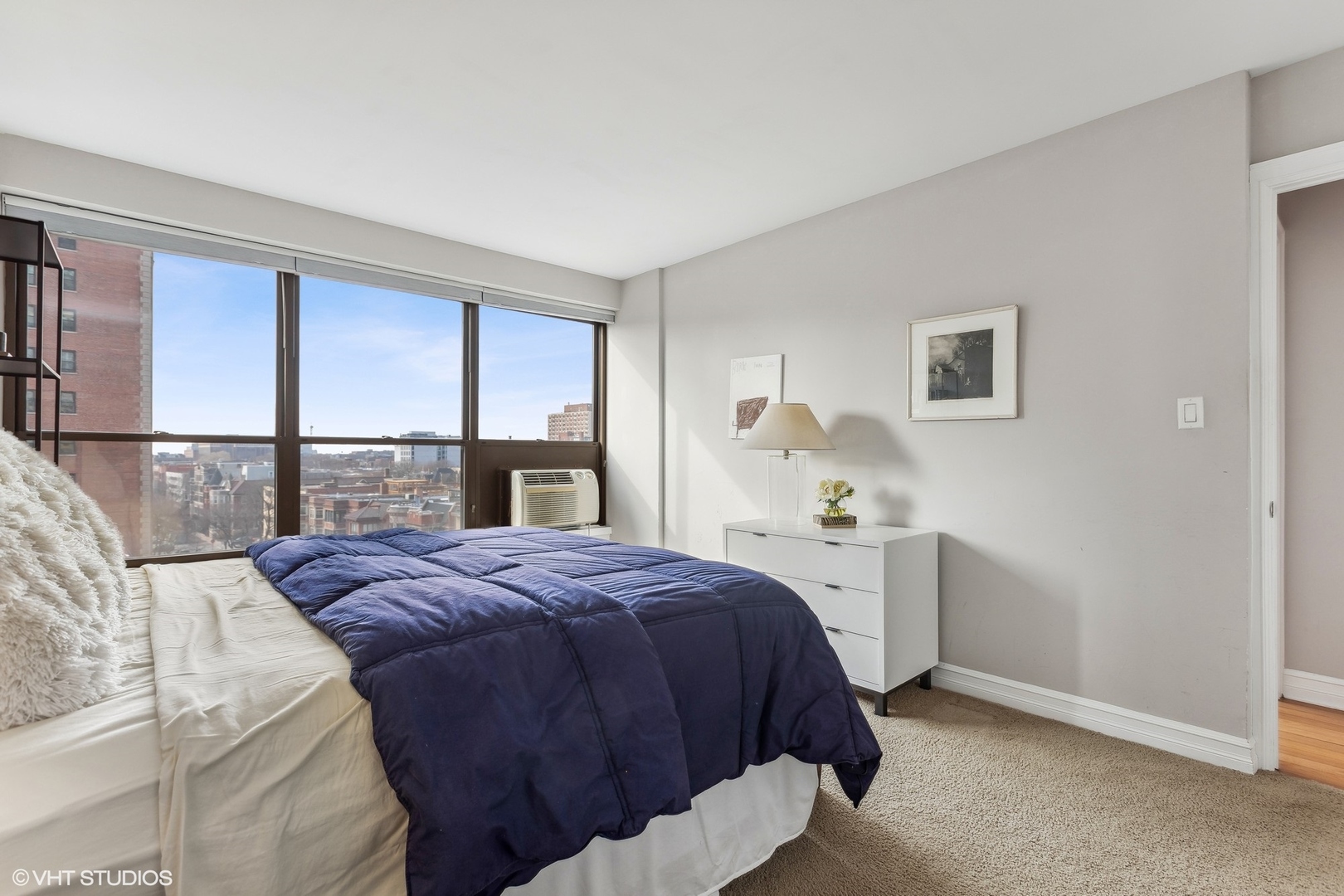 2930 N SHERIDAN Road Unit: 806