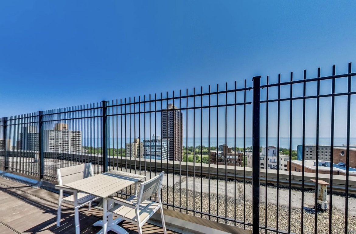 2930 N SHERIDAN Road Unit: 806
