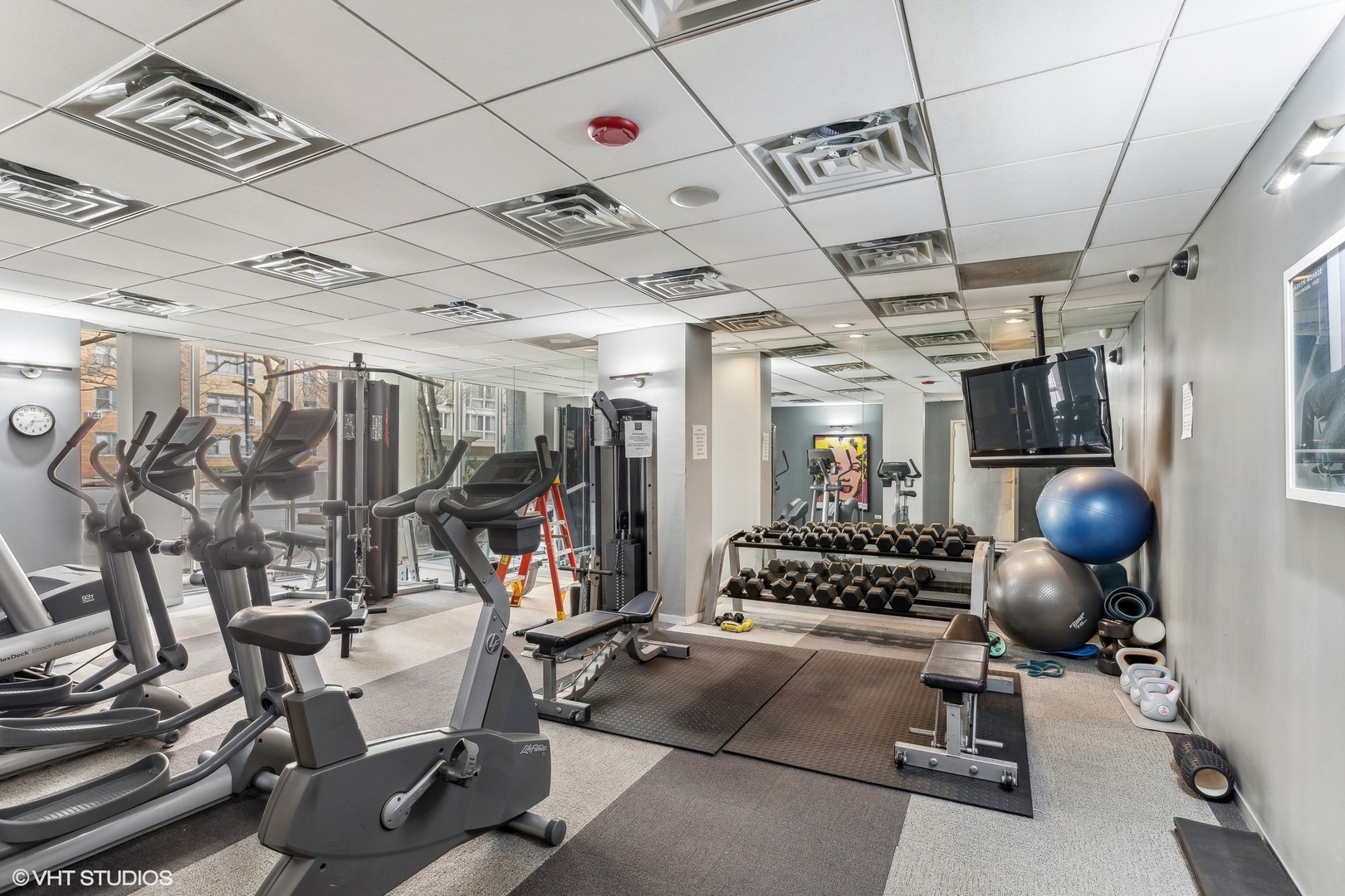 2930 N SHERIDAN Road Unit: 806