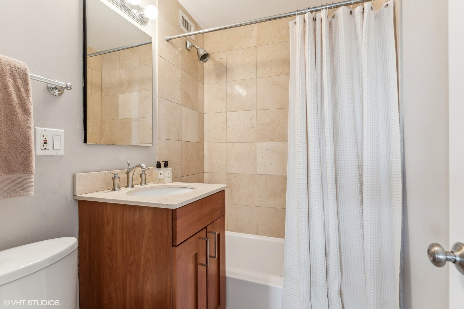 2930 N SHERIDAN Road Unit: 806