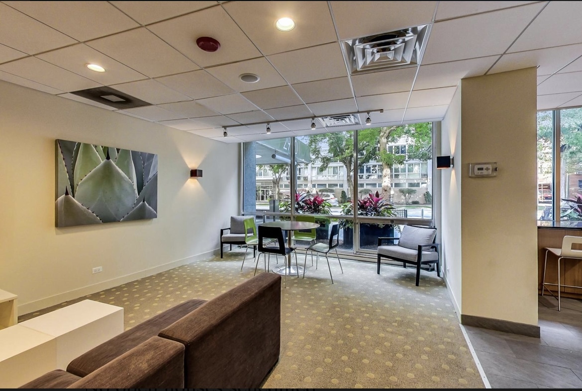 2930 N SHERIDAN Road Unit: 806