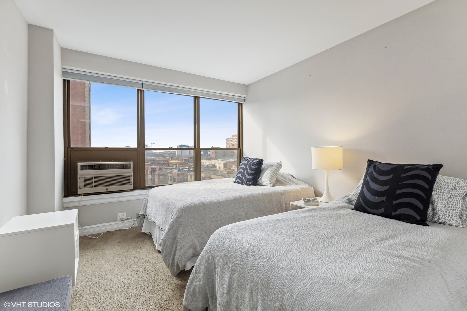 2930 N SHERIDAN Road Unit: 806