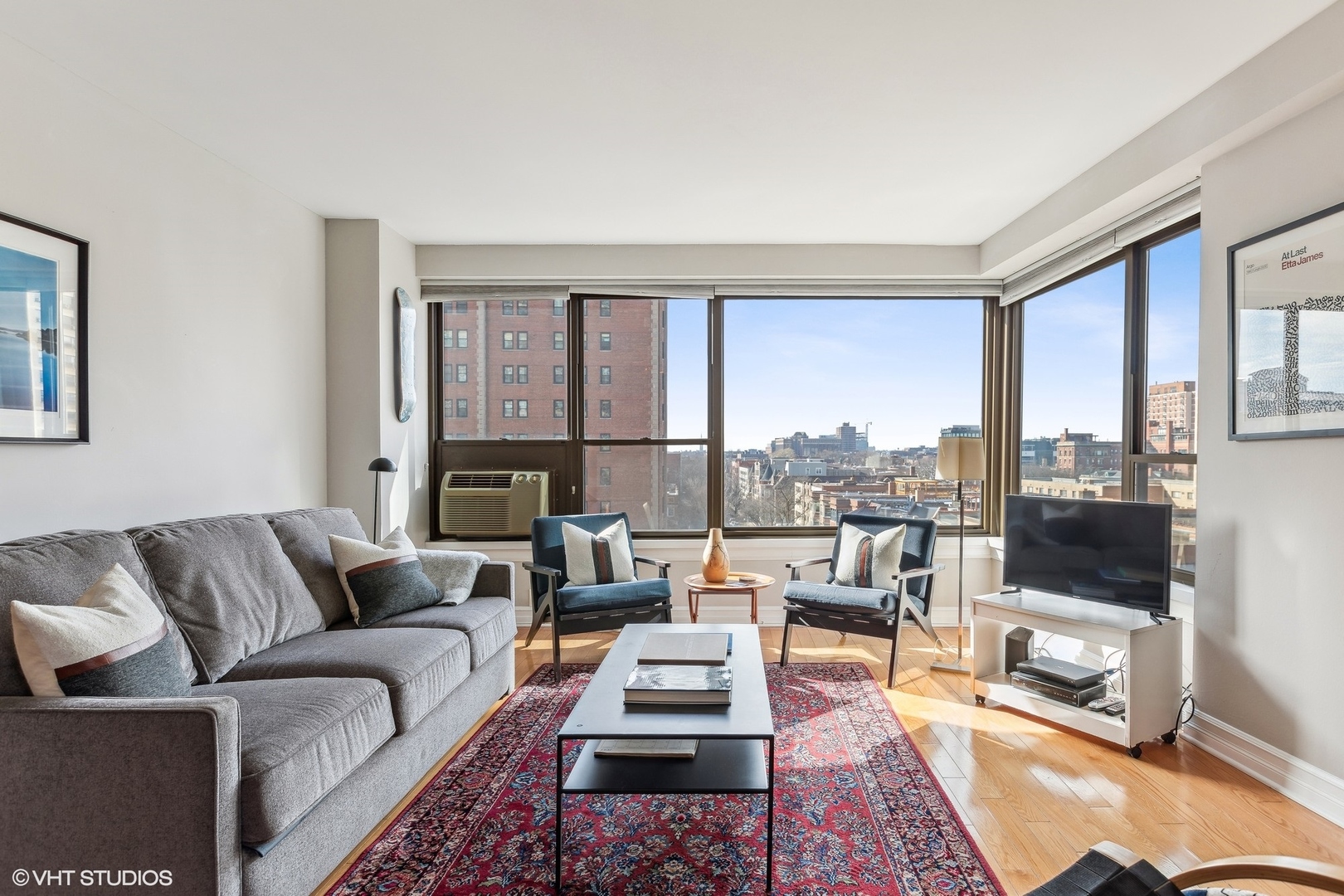 2930 N SHERIDAN Road Unit: 806