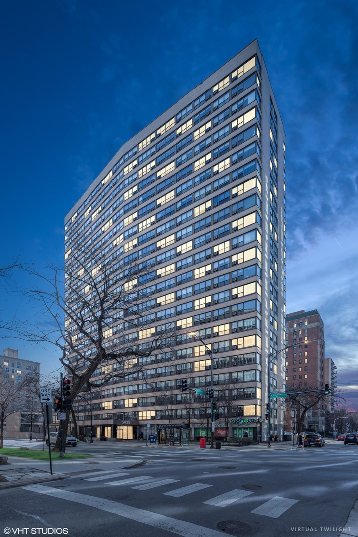 2930 N SHERIDAN Road Unit: 806