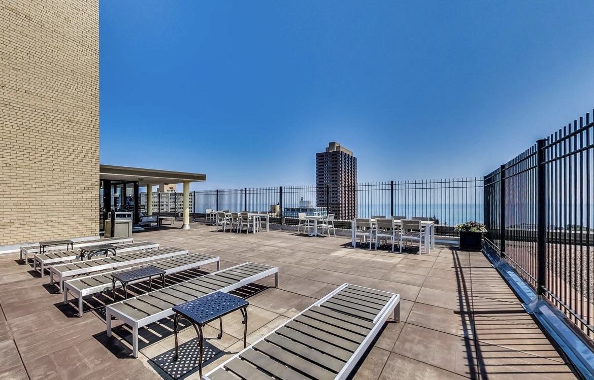 2930 N SHERIDAN Road Unit: 806