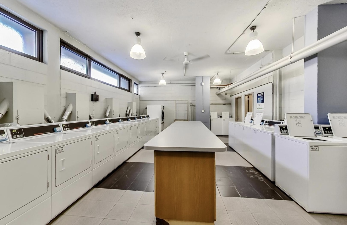 2930 N SHERIDAN Road Unit: 806