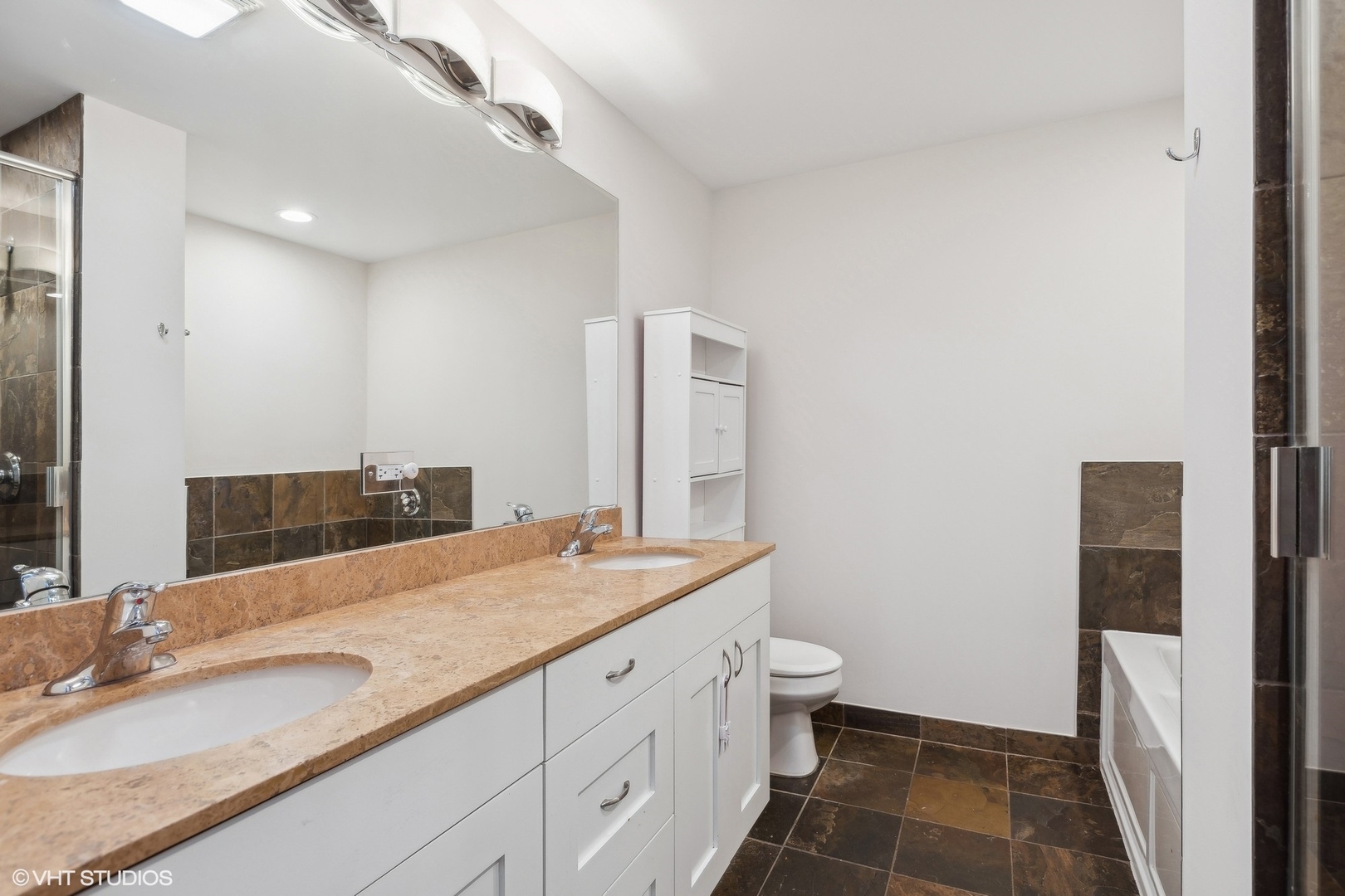 1857 W DIVERSEY Parkway Unit: 202