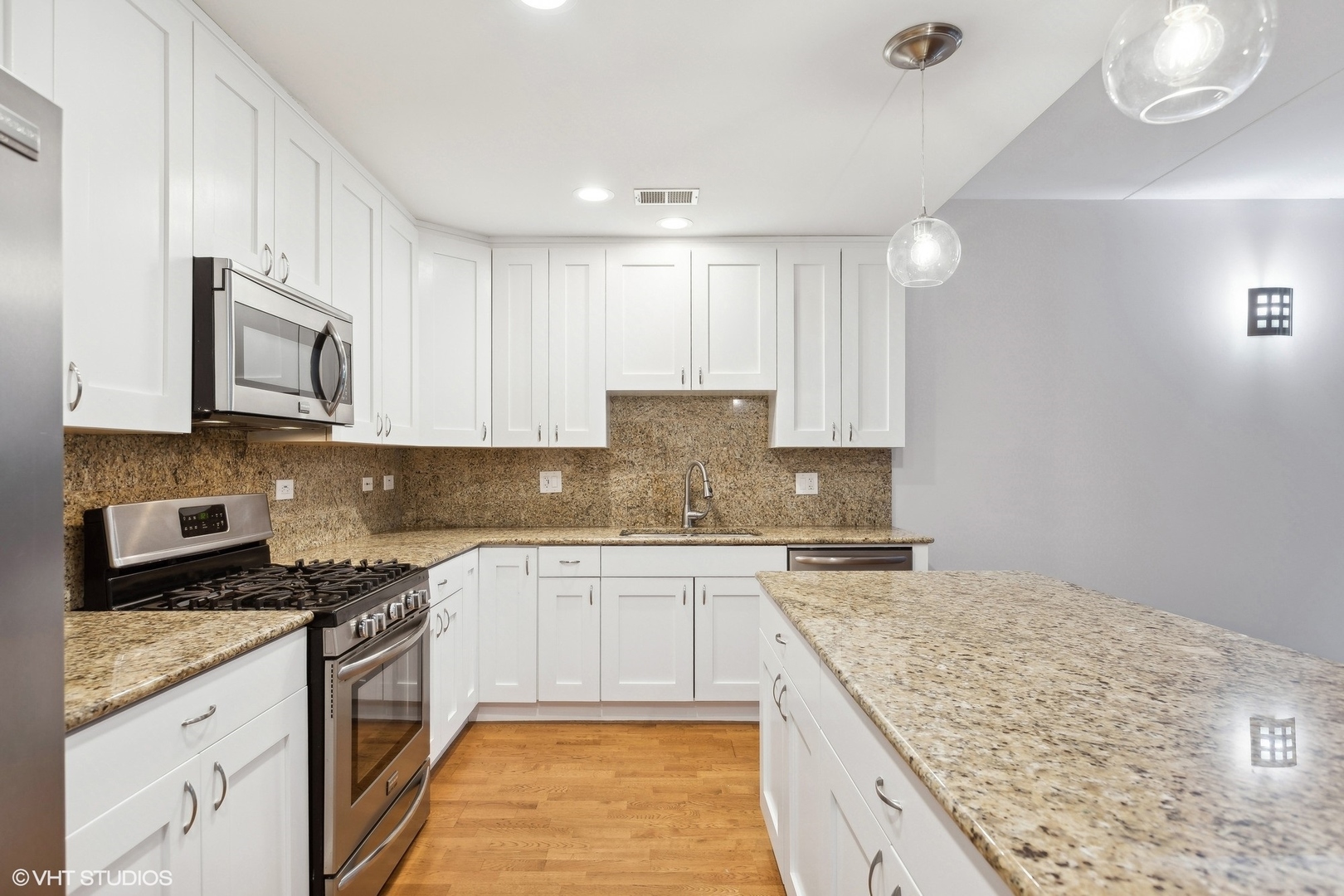 1857 W DIVERSEY Parkway Unit: 202