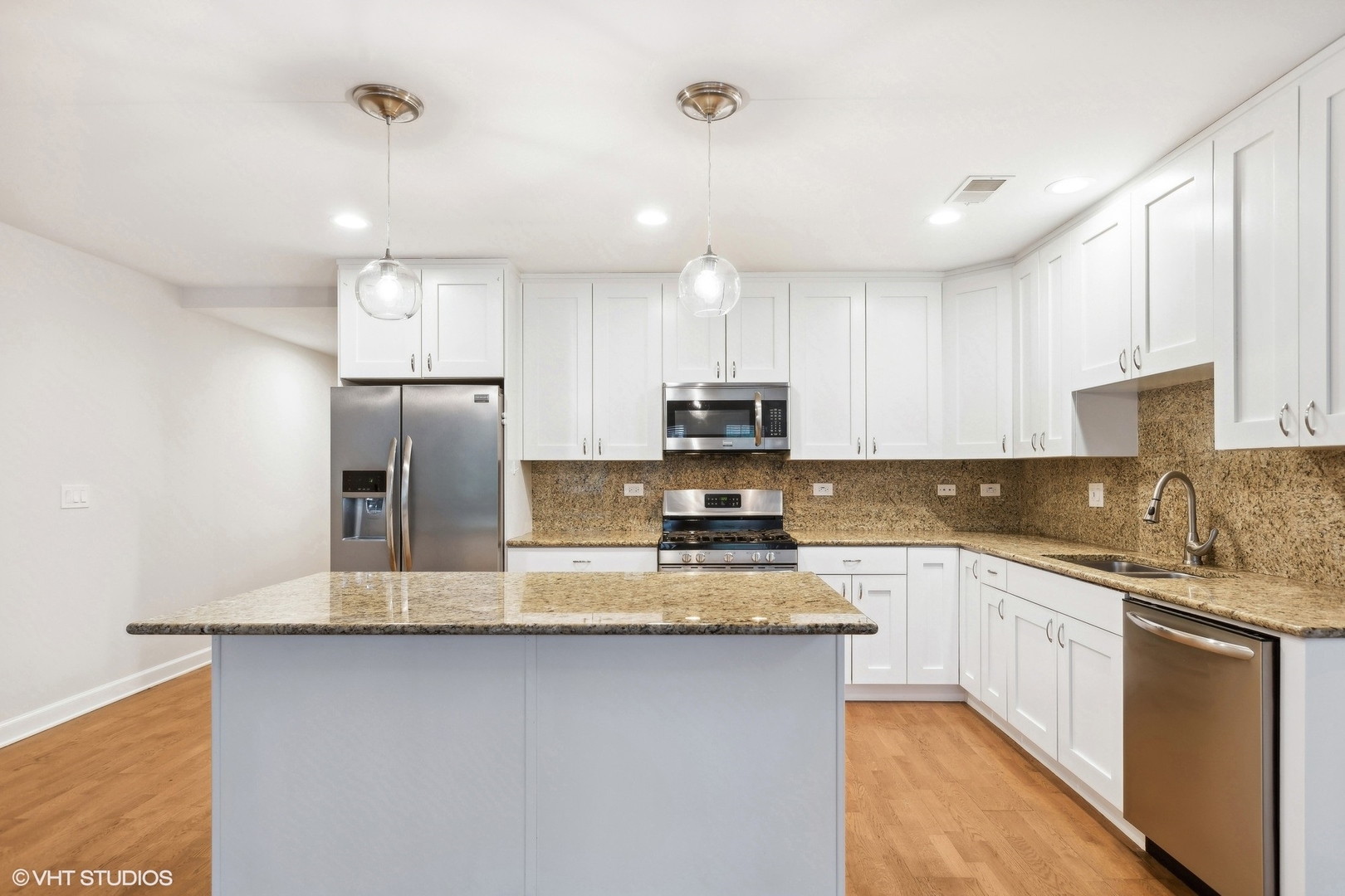 1857 W DIVERSEY Parkway Unit: 202