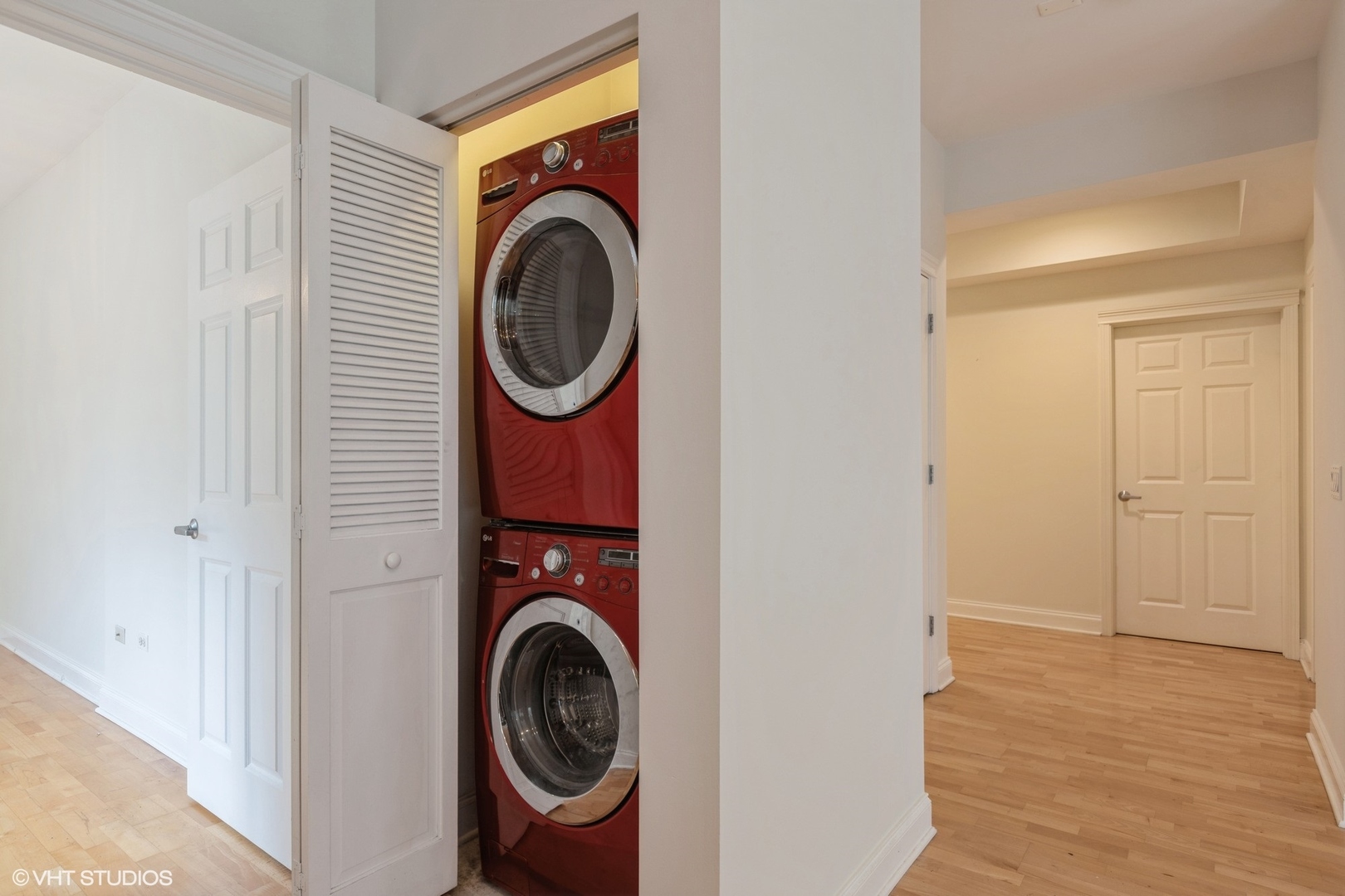 2320 W Saint Paul Avenue Unit: 203
