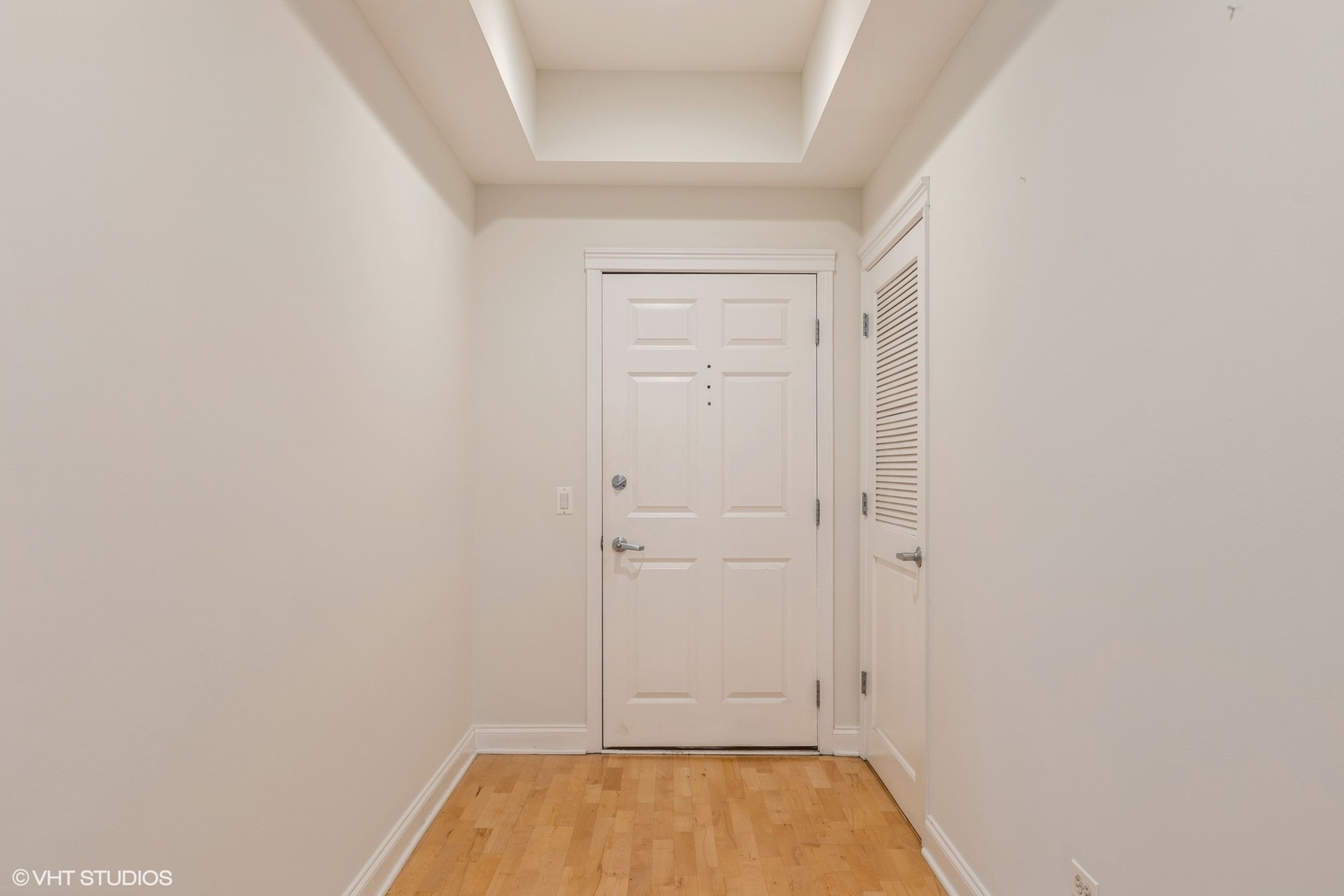 2320 W Saint Paul Avenue Unit: 203