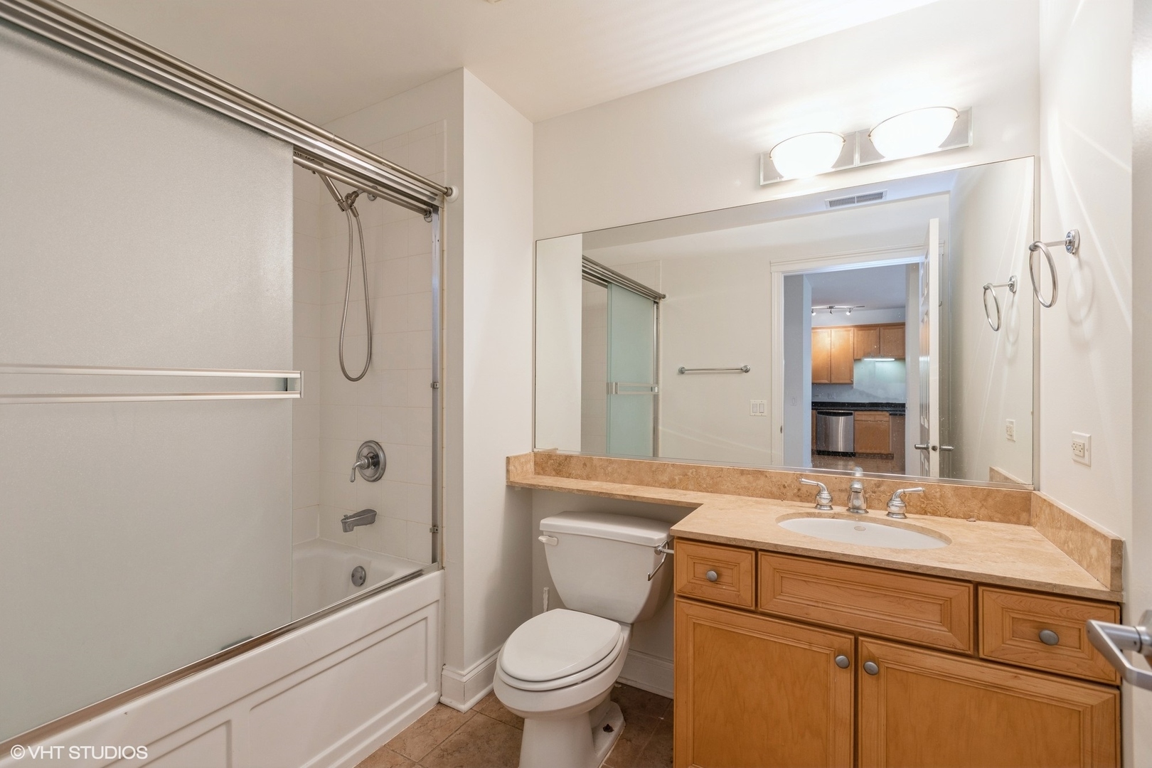 2320 W Saint Paul Avenue Unit: 203