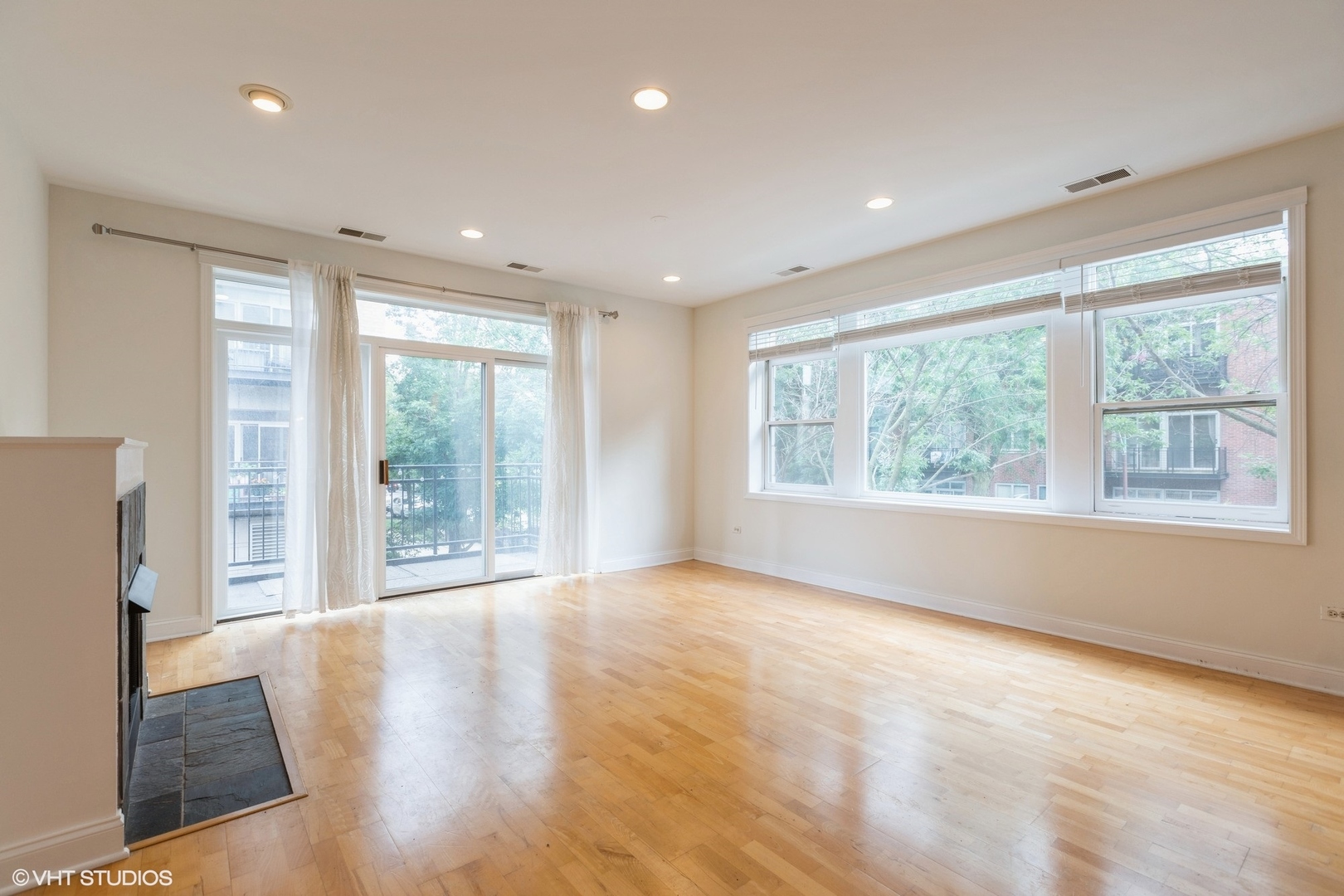 2320 W Saint Paul Avenue Unit: 203