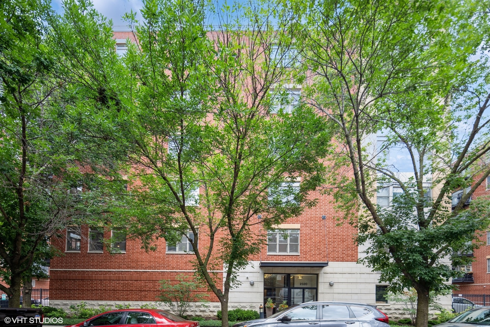 2320 W Saint Paul Avenue Unit: 203